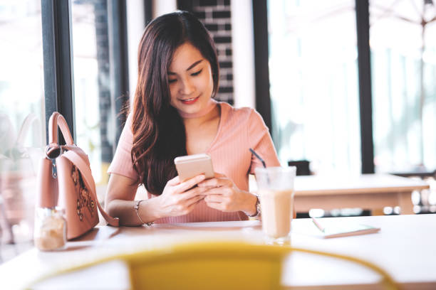 istock Chinese millennial businesswoman using phone for e-commerce 1140753600