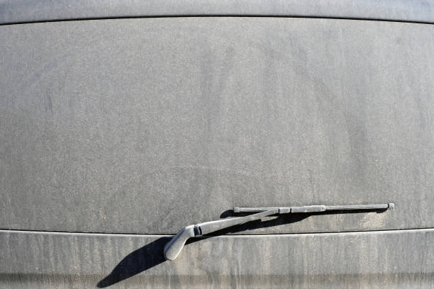 car wiper with dirty glass. close-up car wiper with dirty glass windshield wiper photos stock pictures, royalty-free photos & images