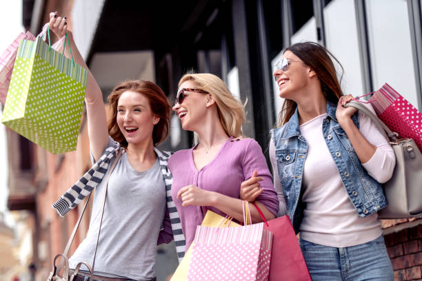 istock Best friends in shopping 1140783139