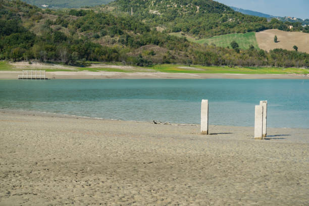 Lake Campotosto embedded in the Gran Sasso and Monti della Laga National Park Lake Campotosto embedded in the Gran Sasso and Monti della Laga National Park, Abruzzo, Italy amatrice stock pictures, royalty-free photos & images