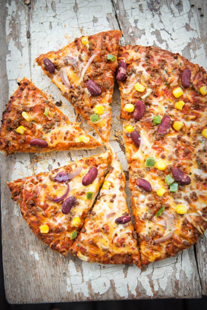istock Mexican pizza with beef, corn, green pepper and red beans. Chilli con carne pizza 1140799853