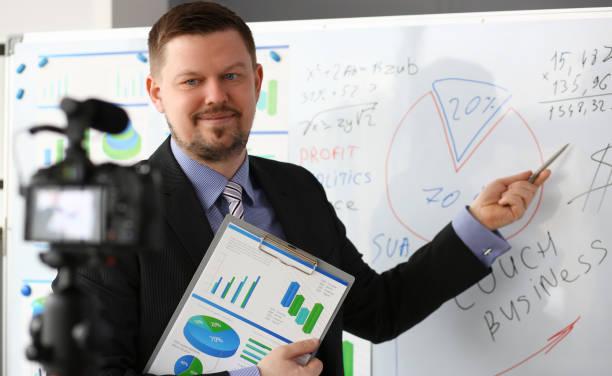 istock Male in suit and tie show stats graph pad 1140802233