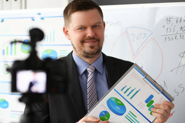 istock Male in suit and tie show stats graph pad 1140802235