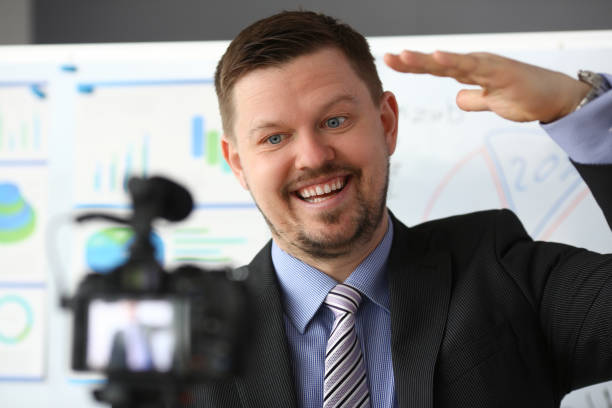 istock Male in suit and tie show stats graph pad 1140802242