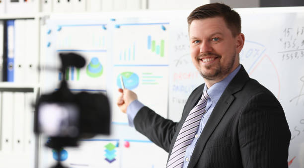 istock Male in suit and tie show stats graph pad 1140802256