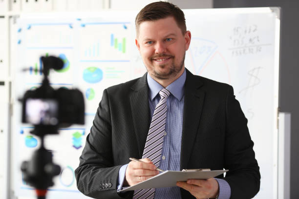 istock Male in suit and tie show stats graph pad 1140802261