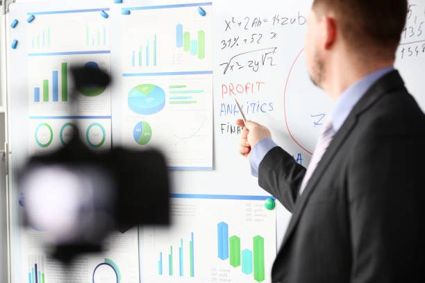 istock Male in suit and tie show stats graph pad 1140802262