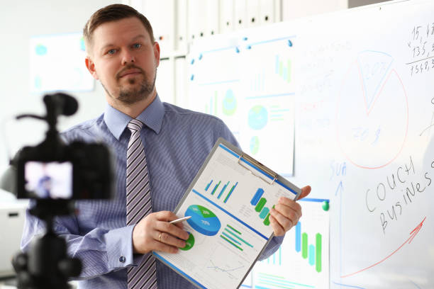 istock Male in suit and tie show stats graph pad 1140802320