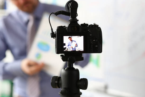 istock Male in suit and tie show stats graph pad 1140802328