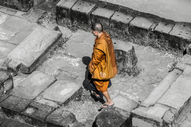 アンコール・ワットの寺院の僧侶 - cambodia monk buddhism angkor wat ストックフォトと画像