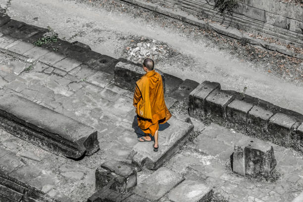 アンコール・ワットの寺院の僧侶 - cambodia monk buddhism angkor wat ストックフォトと画像