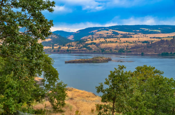 istock Along Columbia river in Oregon 1140837437