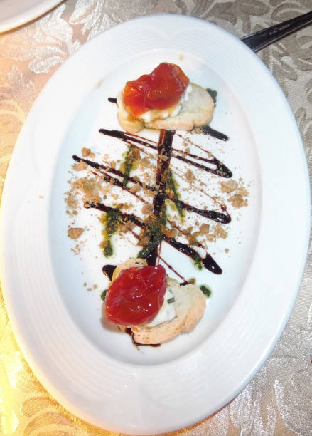 istock Toast, gorgonzola cheese and sundried tomato appetizer 1140871088