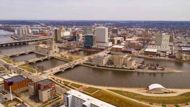 Aerial Perspective of Cedar Rapids Iowa Urban Waterfront The levves are doing their work in Cedar Rapids during the 2019 midwest floods iowa stock pictures, royalty-free photos & images