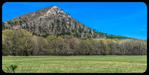 pinnacle mountain come apparivo.. posizione arkansas, stati uniti - pinnacle foto e immagini stock