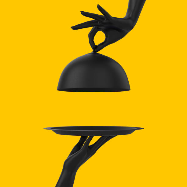 black dish con tapa sosteniendo las manos aisladas en amarillo, abrió la cloche del restaurante, el concepto de banner promocional del tiempo de lanzamiento.  representación 3d - color negro ilustraciones fotografías e imágenes de stock