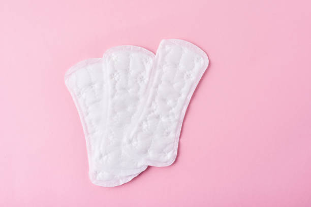 istock Sanitary pads on a pink background, top view 1140917005
