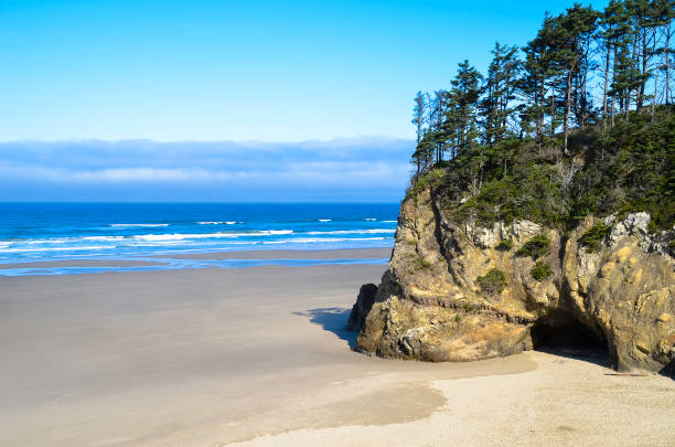 istock Oregon Cannon Beach  at and near Haystack rock 1140921366