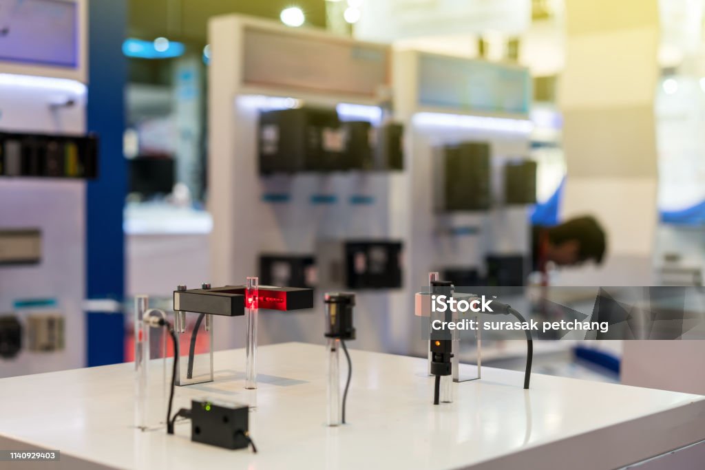 Viele Arten von Genauigkeit Mini-Sensor für die Erkennung von Material in der Röhre für industrielle Arbeiten auf dem Tisch - Lizenzfrei Herstellendes Gewerbe Stock-Foto