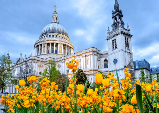 catedral do st. paul no por do sol, londres, reino unido - catedral de são paulo londres - fotografias e filmes do acervo