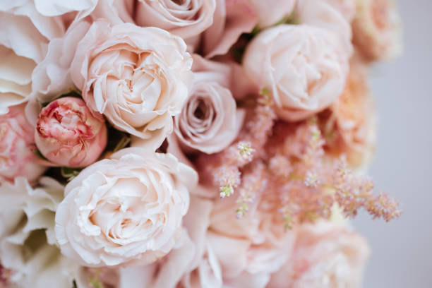結婚式の花、ブライダルブーケのクローズアップ。 - bouquet rose wedding flower ストックフォトと画像