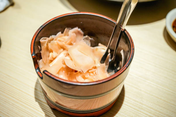 sushi gari - zenzero - temaki food sushi salmon foto e immagini stock
