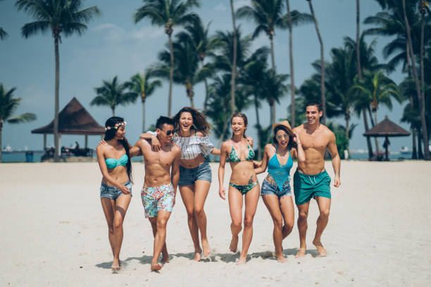 istock Friends on the beach 1140958468