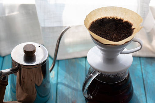 making black coffee with filter paper