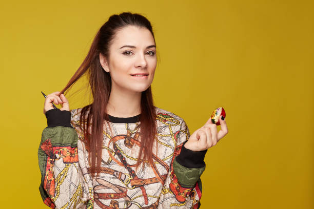 istock Young woman preparing to Easter painting traditional egg. 1140964800