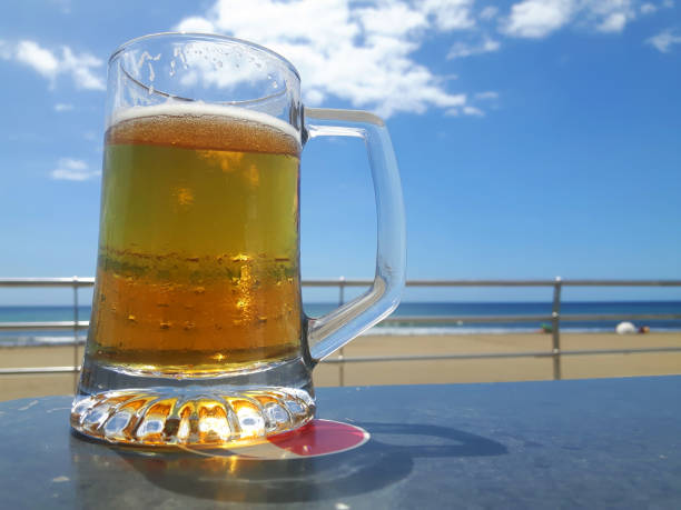 istock Glassbier and sunny weather 1140990728