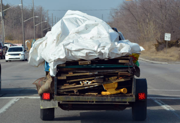 istock Trailer load of trash 1141023496