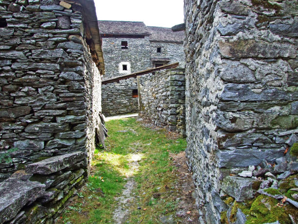 a typical old traditional architecture in the magic valley or valle di magia (valle maggia) - switzerland ticino canton valley church imagens e fotografias de stock