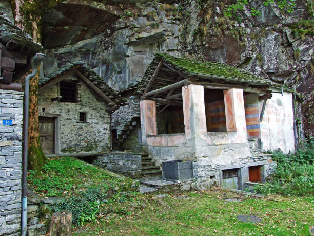 a typical old traditional architecture in the magic valley or valle di magia (valle maggia) - switzerland ticino canton valley church imagens e fotografias de stock