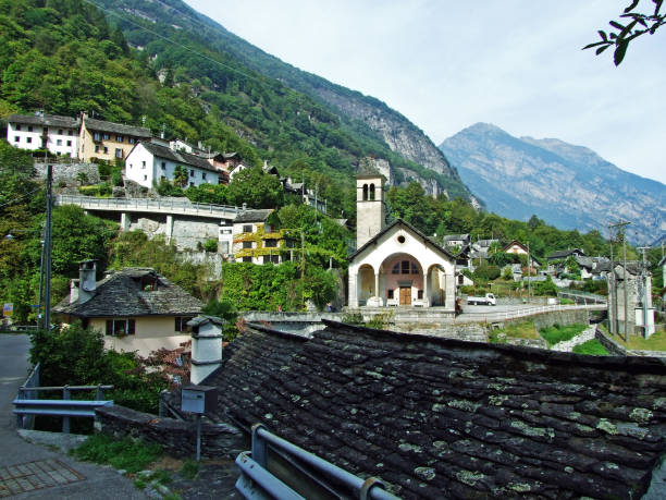 a typical old traditional architecture in the magic valley or valle di magia (valle maggia) - switzerland ticino canton valley church imagens e fotografias de stock