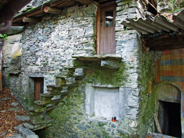 a typical old traditional architecture in the magic valley or valle di magia (valle maggia) - switzerland ticino canton valley church imagens e fotografias de stock