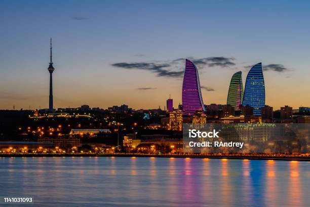 Nächtliche Aussicht Auf Baku Stockfoto und mehr Bilder von Baku - Baku, Nacht, Architektur