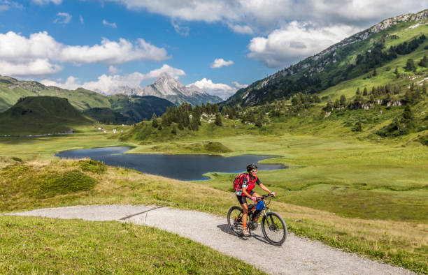 istock Mountainbiking the  Arlberg mountains 1141035348