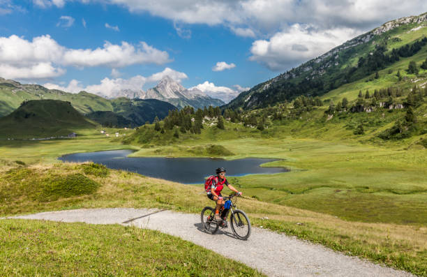 istock Mountainbiking the  Arlberg mountains 1141036047