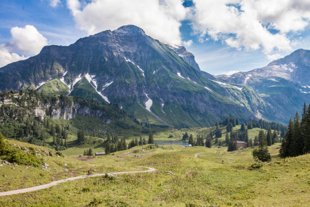 istock Mountainbiking the  Arlberg mountains 1141038791