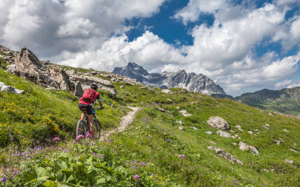 istock Mountainbiking the  Arlberg mountains 1141038837
