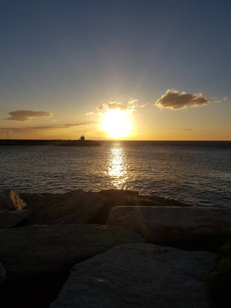 bellissimo tramonto sull'isola corsa - islande foto e immagini stock
