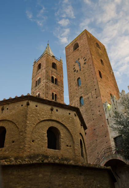 알 벤가의 타워, 리구리아 - italy albenga liguria tower 뉴스 사진 이미지