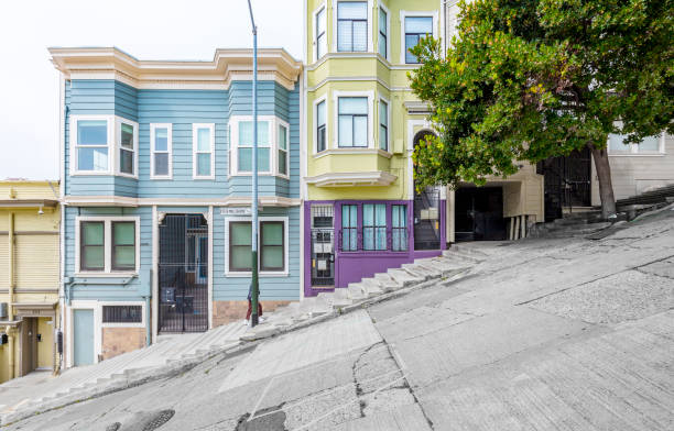 サンフランシスコ・アーバン・シーン (アメリカ合衆国カリフォルニア州) - san francisco county lombard street street house ストックフォトと画像