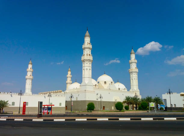 Madinah, Saudi Arabia march 2019, Qiblatain Mosque, one of the most popular mosque in Medina, Saudi Arabia. Pilgrim usually come to the mosque during hajj or umra Madinah, Saudi Arabia march 2019, Qiblatain Mosque, one of the most popular mosque in Medina, Saudi Arabia. Pilgrim usually come to the mosque during hajj or umra al masjid an nabawi photos stock pictures, royalty-free photos & images