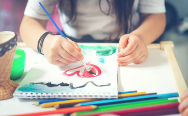 istock Daughter painting heart shape 1141076596