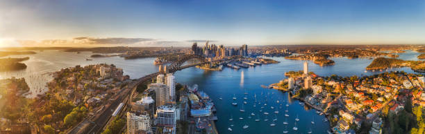 d sy lavend high pan matin - sydney australia australia sydney harbor skyline photos et images de collection