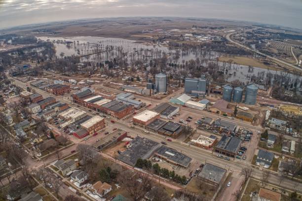 dell rapids es una pequeña ciudad en dakota del sur del este, afectada por las 2019 inundaciones del gran río sioux - big sioux river fotografías e imágenes de stock