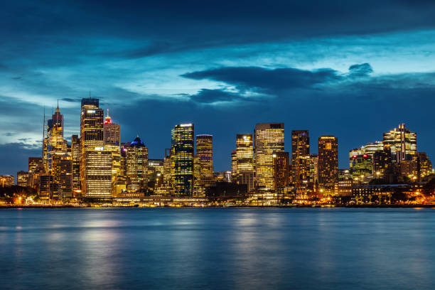 sydney urban skyline bei night australia - australian culture scenics australia panoramic stock-fotos und bilder