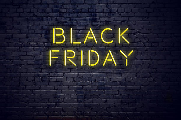 istock Night view of neon sign with text black friday 1141182787