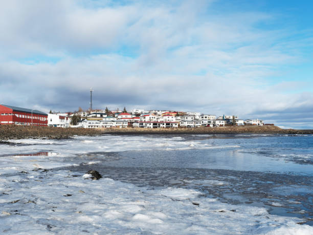 Ciudad de Borgarnes, Islandia occidental en invierno - foto de stock